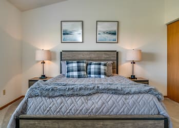 Mequon Trail Townhomes - Mequon, WI