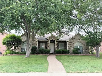1801 Chester Dr - Plano, TX