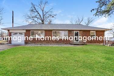 8413 Hampstead Dr - Affton, MO
