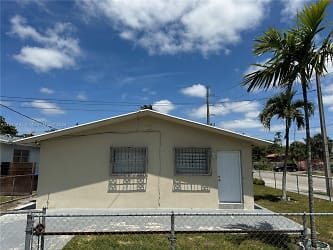 300 NW 53rd Ave unit Front - Miami, FL