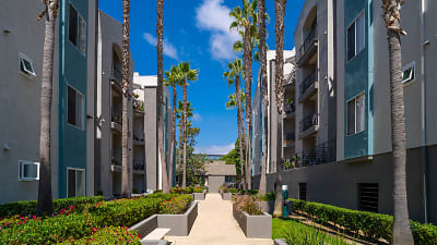 Del Mar Ridge Apartments - San Diego, CA