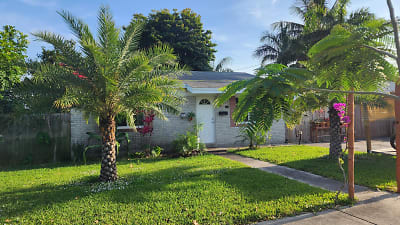602 Monceaux Rd - West Palm Beach, FL