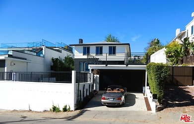 1811 Blue Heights Dr - Los Angeles, CA