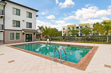 La Joya Apartments - Homestead, FL