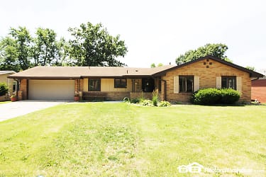 7204 Bellaire Ave - Windsor Heights, IA
