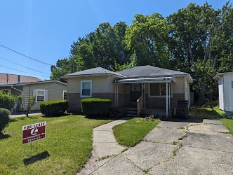 223 Bell Ave - Elyria, OH