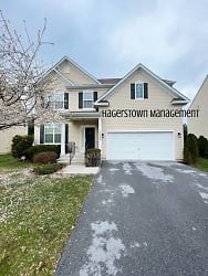 13038 Nittany Lion Cir - Hagerstown, MD