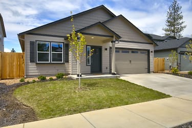 693 N Willitts St - Sisters, OR