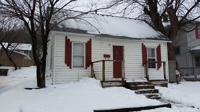 258 College St SE - Valley City, ND