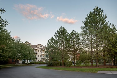 Residences At Tewksbury Commons Apartments - Tewksbury, MA