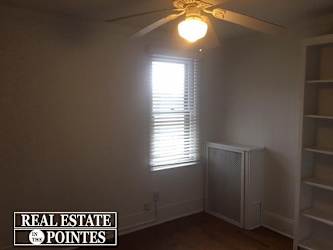 557 Neff Rd - Grosse Pointe, MI