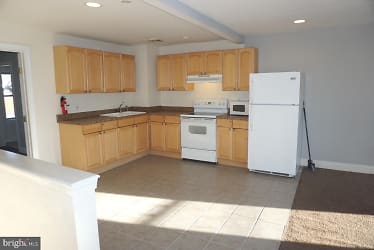 207 W Lancaster Ave #4TH - Downingtown, PA