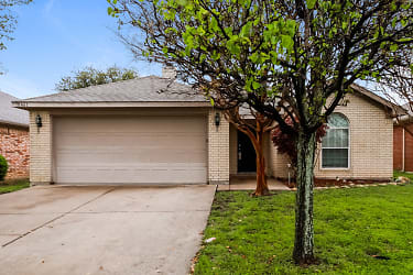 10461 Fossil Hill Dr - Fort Worth, TX