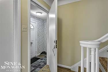 814 Harcourt Rd - Grosse Pointe Park, MI