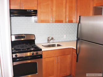 25-67 36th St unit 2F - Queens, NY