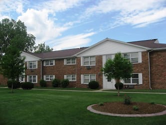 Hillview Apartments - Urbana, IL