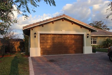 3077 NW 123rd Ave - Coral Springs, FL