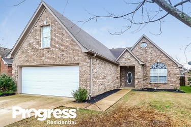 9881 Wynngate Dr - Olive Branch, MS