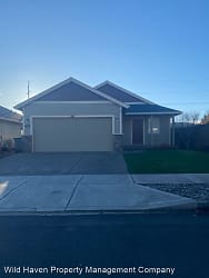 475 SW Pemberly Loop - Mcminnville, OR
