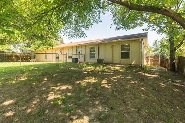 705 North St unit A - Weatherford, TX