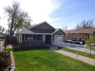 2416 10th Ave - Greeley, CO