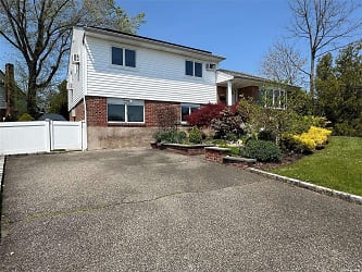 205 Floral Ave - Plainview, NY