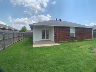1035 NW 18th St - Moore, OK