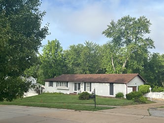 141 San Angelo Dr - Chesterfield, MO