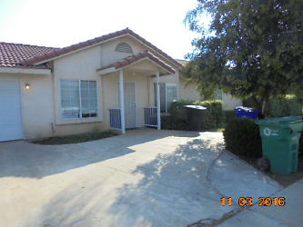 1986 W Roby Ave - Porterville, CA