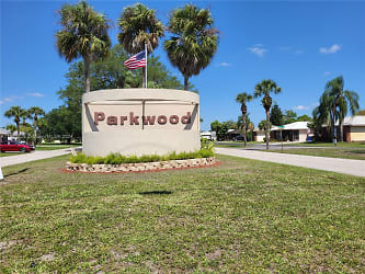208 Oakmont Pkwy #17 - Lehigh Acres, FL