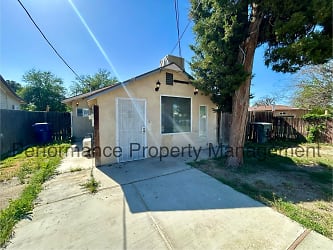 107 Plymouth Ave - Bakersfield, CA