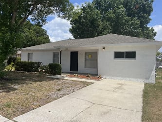 130 Kings Pond Ave - Winter Haven, FL