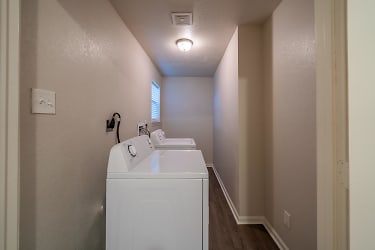 Room for Rent - South Side Home (id. 851) - Houston, TX