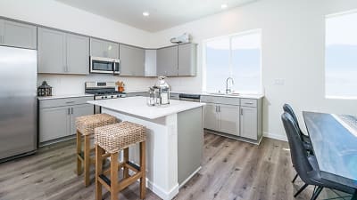 Summit Ridge Townhomes Apartments - Reno, NV