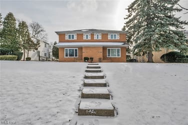 17916 Chagrin Blvd - Shaker Heights, OH