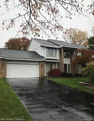 5871 Independence Ln - West Bloomfield, MI