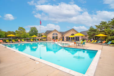 Lakeside Terraces Apartments - Sterling Heights, MI