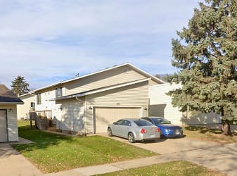 1929 20th St NW - Rochester, MN