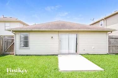 916 Wilaby Ln - Channelview, TX
