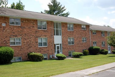 300 Apartment Heights Dr - Blacksburg, VA