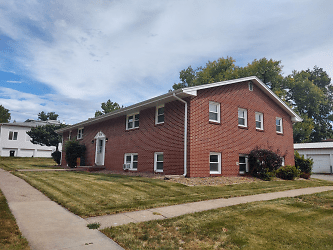 413 S 2nd St - Knoxville, IA