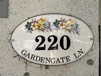 220 Garden Gate Ln - Irvine, CA