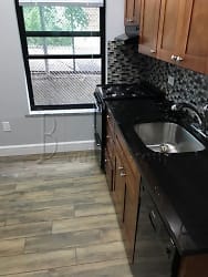 22-55 41st St unit 2F - Queens, NY