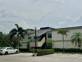 12962 Briarlake Dr #202 - Palm Beach Gardens, FL