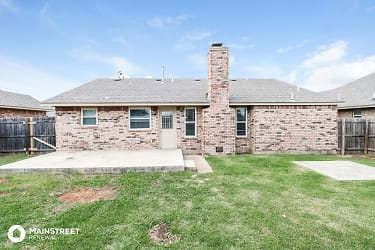 908 Sw 16Th St - Moore, OK