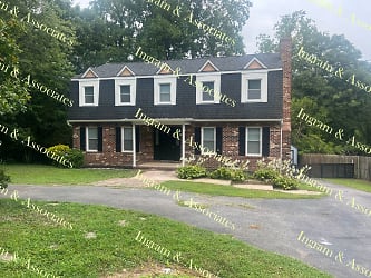 511 Springdale Ave - Colonial Heights, VA
