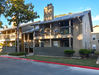Lakeside Apartments - Kerrville, TX