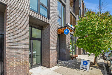 Luxury Living On Division Near Salt And Straw!!! Apartments - Portland, OR