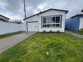 11 Eastwood Ave - Daly City, CA