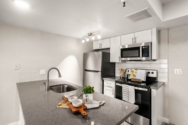 Rise Midtown Apartments - Phoenix, AZ